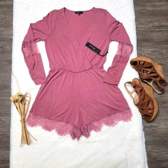 🆕️ Lace Midi Romper - Picture 7 of 8